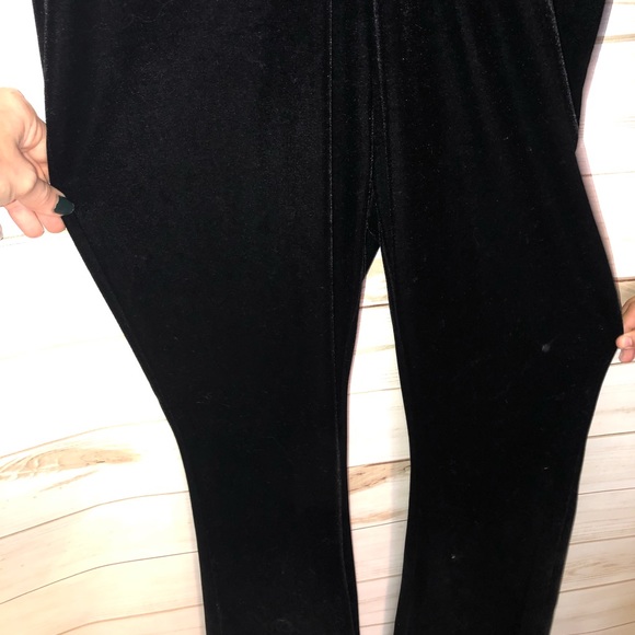 Black velvet jumpsuit - Picture 3 of 3